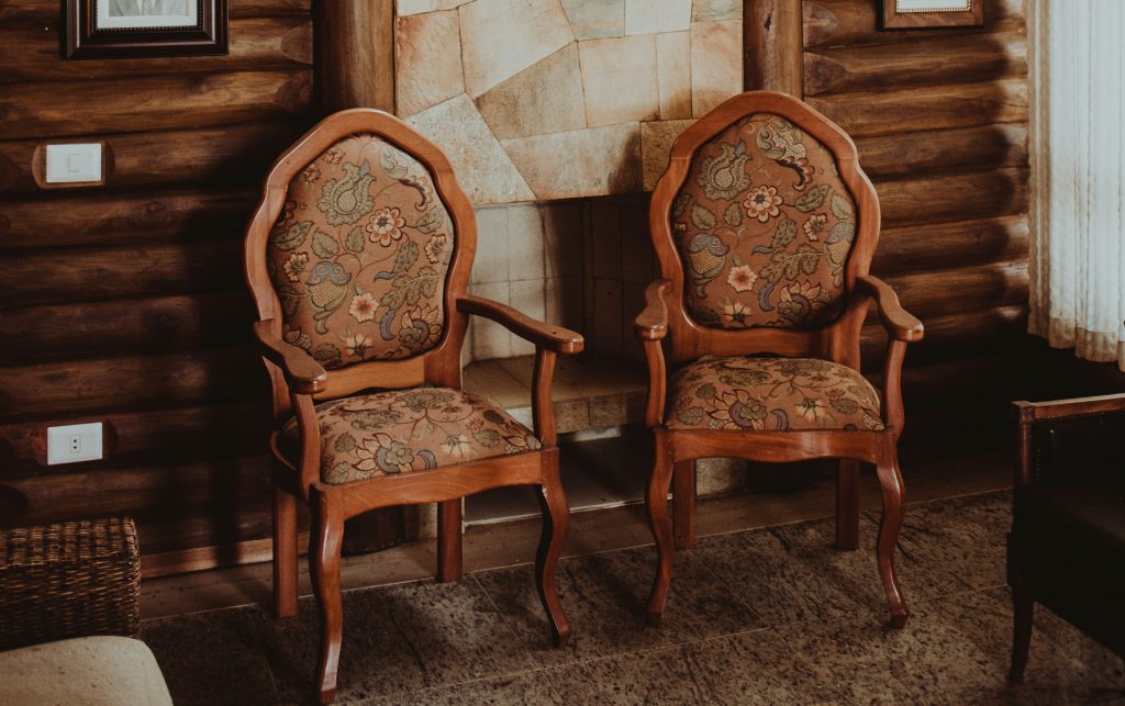 Quels sont les différents styles de chaise Louis XVI ?